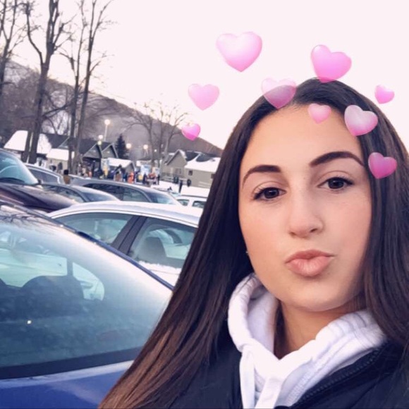 Meet your Posher, Amberlyn - Picture 1 of 2